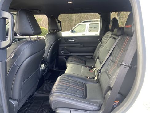 Certified 2025 Nissan Armada PRO-4X image 12