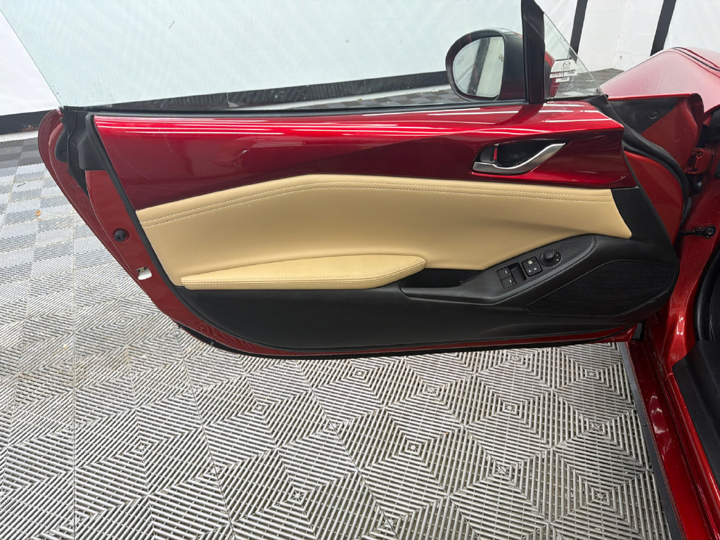 Used 2020 MAZDA MX-5 Miata RF Grand Touring RWD image 10
