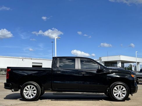 Used 2025 Chevrolet Silverado 1500 Custom image 3