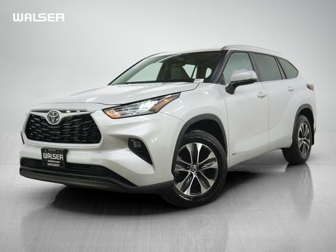 Used 2025 Toyota Highlander XLE AWD/4WD image 1