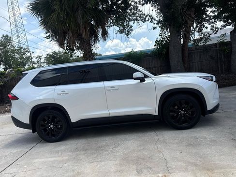 Used 2024 Toyota Grand Highlander AWD image 4