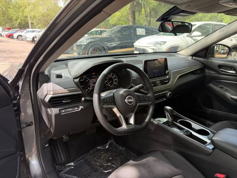 Used 2024 Nissan Altima 2.5 SV FWD image 31