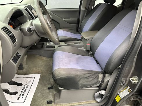 Used 2016 Nissan Frontier SV w/ SV Value Truck Package RWD image 9