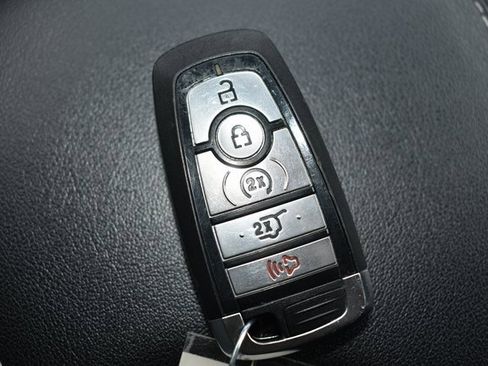 Used 2024 Ford Edge Titanium image 31