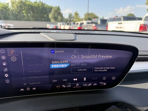 Used 2025 Buick Enclave Avenir w/ Super Cruise Package FWD image 27