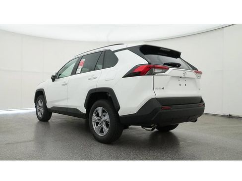 Used 2022 Toyota RAV4 XLE w/ Convenience Package FWD image 25