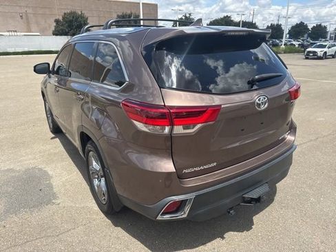 Used 2019 Toyota Highlander Limited Platinum w/ Carpet Mat Package (TMS) AWD/4WD image 9