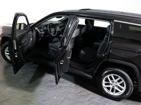 Used 2024 Jeep Grand Cherokee L Laredo w/ Trailer Tow Package AWD/4WD image 5