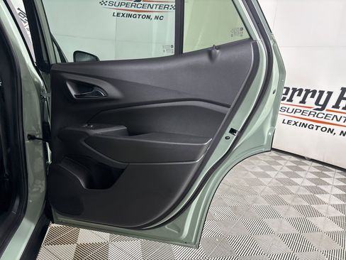 Used 2025 Chevrolet Trax ACTIV w/ Sunroof Package image 24