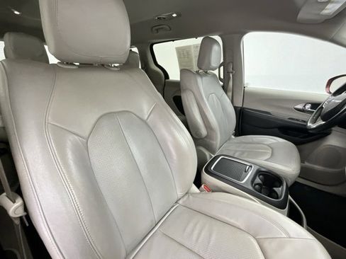 Used 2020 Chrysler Pacifica Touring-L Plus image 14