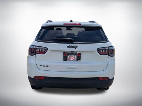 Used 2025 Jeep Compass Latitude w/ Convenience Group AWD/4WD image 4