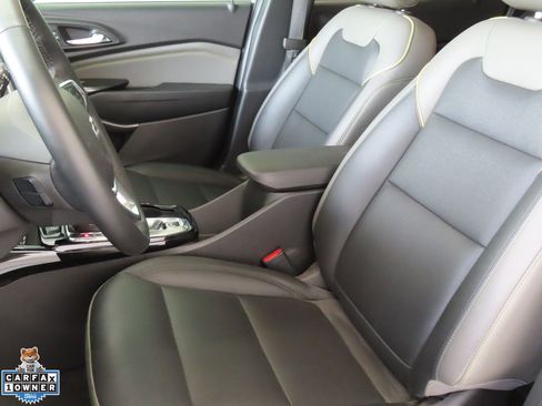 Used 2025 Chevrolet Trax ACTIV w/ Sunroof Package FWD image 10