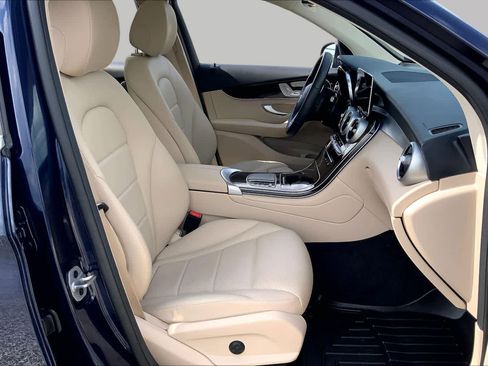Used 2022 Mercedes-Benz GLC 300 image 9