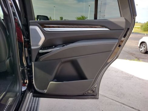Used 2026 Cadillac Escalade Platinum Sport w/ LPO, Floor Liner Package AWD/4WD image 29