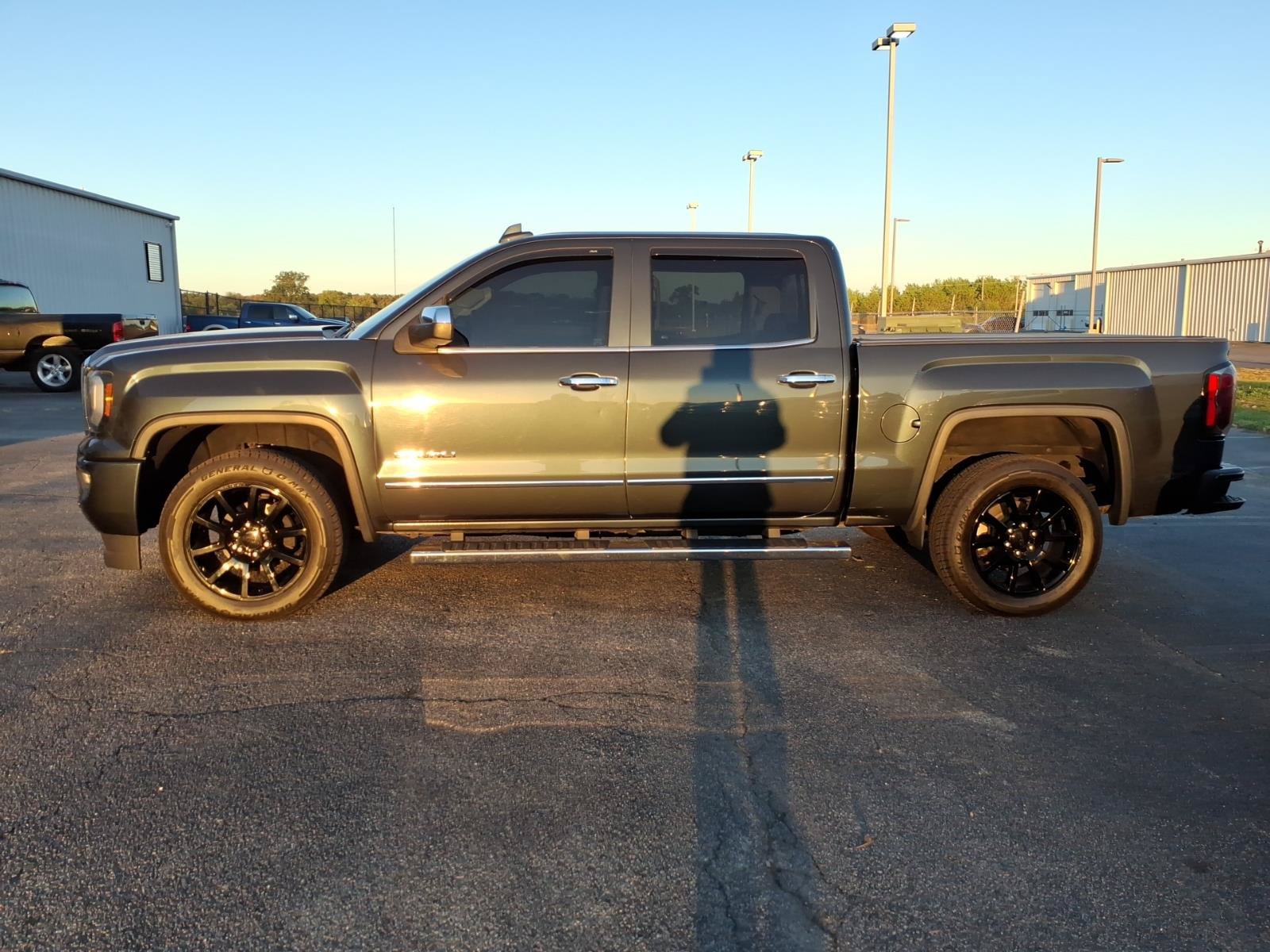 Used 2018 GMC Sierra 1500 Denali AWD/4WD image 3