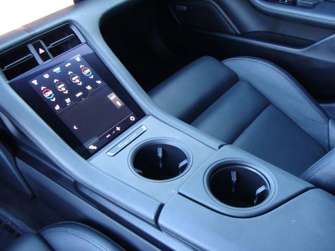 Used 2022 Porsche Taycan image 16