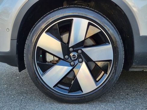 Used 2023 Volvo XC40 Recharge Ultimate image 16