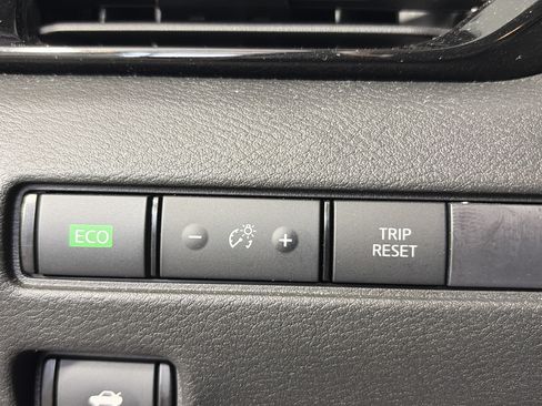 Certified 2023 Nissan Sentra SV FWD image 29