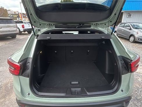 Certified 2024 Chevrolet Trax RS w/ Sunroof Package image 18