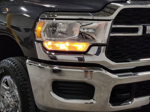 Used 2024 RAM 2500 Tradesman w/ Chrome Appearance Group image 13