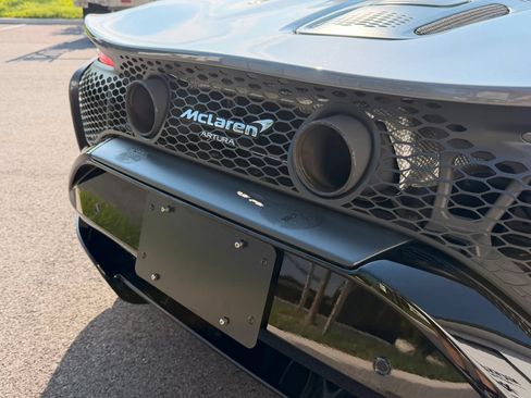 Used 2023 McLaren Artura RWD image 21