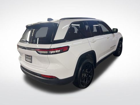 Used 2024 Jeep Grand Cherokee Altitude AWD/4WD image 6