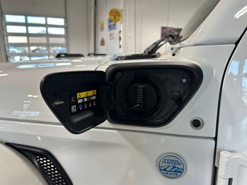 Used 2022 Jeep Wrangler Unlimited Sahara image 43