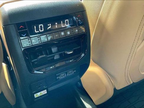 Used 2024 Jeep Grand Cherokee L Summit AWD/4WD image 10