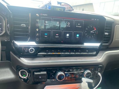 Used 2025 GMC Sierra 1500 SLT w/ SLT Premium Plus Package AWD/4WD image 8