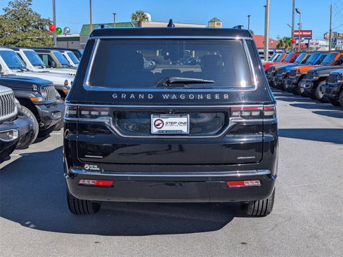 Used 2022 Jeep Grand Wagoneer Series III image 6
