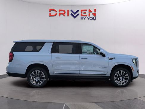 New 2026 GMC Yukon XL Denali w/ Denali Reserve Package image 6