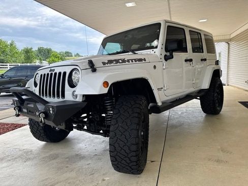 Used 2017 Jeep Wrangler Unlimited Sahara AWD/4WD image 10