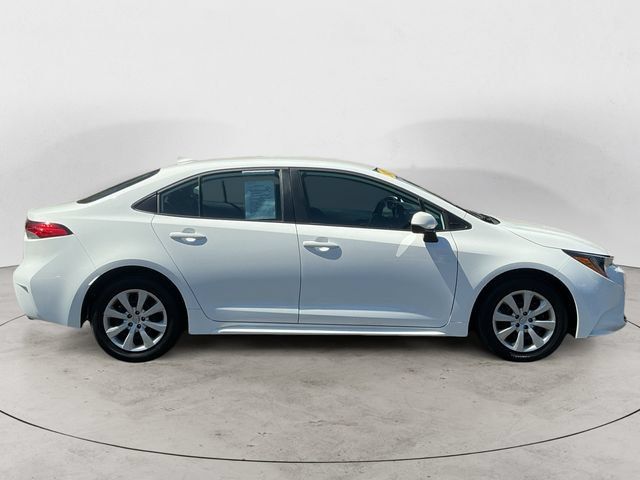 Used 2025 Toyota Corolla LE FWD image 4