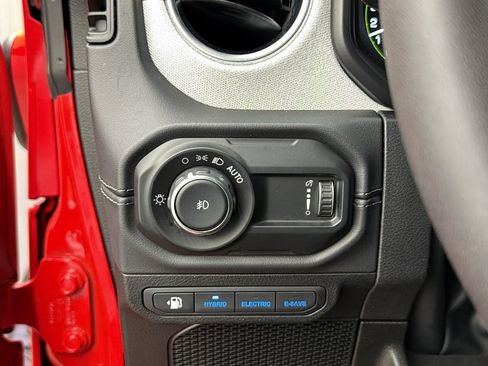 Used 2025 Jeep Wrangler Unlimited Sahara w/ Safety Group AWD/4WD image 29
