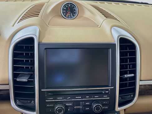 Used 2016 Porsche Cayenne image 18