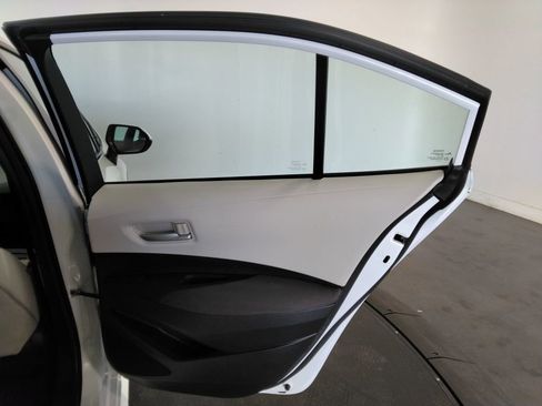 Used 2020 Toyota Corolla LE image 32