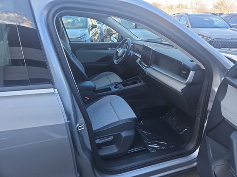 New 2025 Volkswagen Tiguan SE image 26