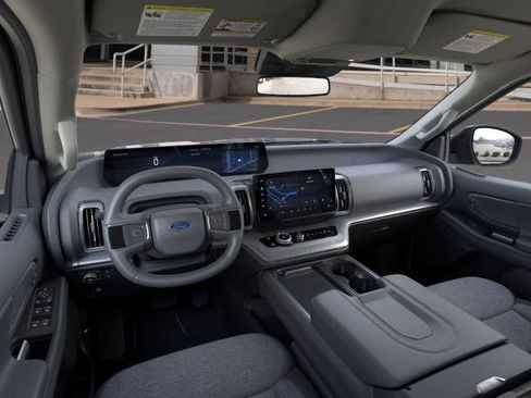 New 2025 Ford Expedition Active image 11