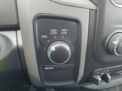 Used 2017 RAM 2500 Tradesman w/ Chrome Appearance Group image 31