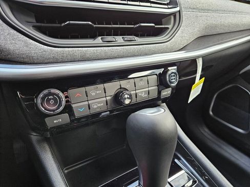 New 2026 Jeep Compass Latitude image 22