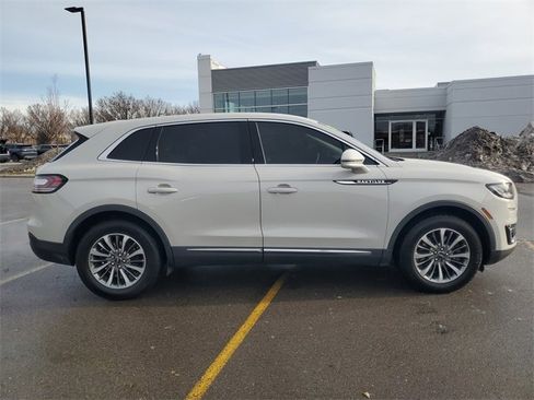 Used 2019 Lincoln Nautilus Select image 8
