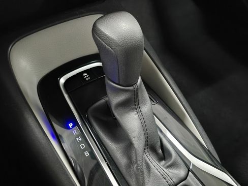 Used 2020 Toyota Corolla LE FWD image 29