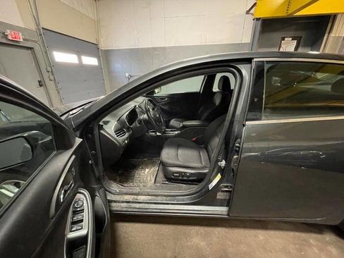 Used 2017 Chevrolet Malibu Hybrid w/ Driver Confidence Package image 19