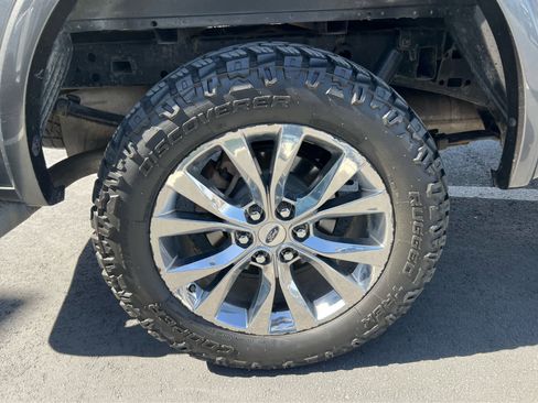 Used 2017 Ford F150 Lariat w/ Equipment Group 502A Luxury image 15