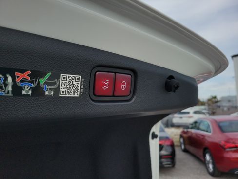 Used 2024 Mercedes-Benz E 350 4MATIC Sedan image 10