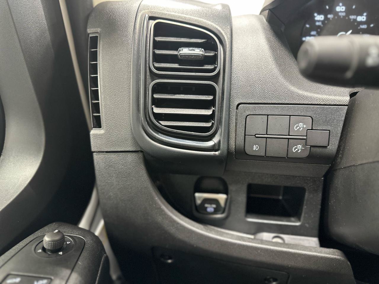 Used 2025 RAM ProMaster 2500 w/ Convenience Group FWD image 15