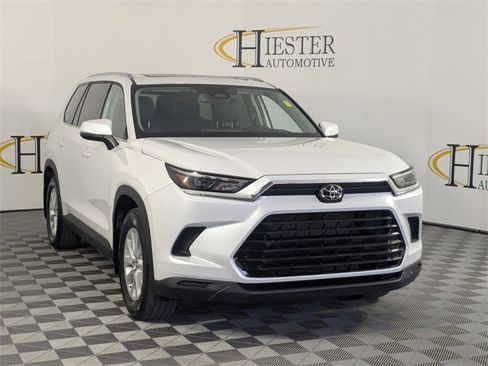 Used 2024 Toyota Grand Highlander XLE image 2