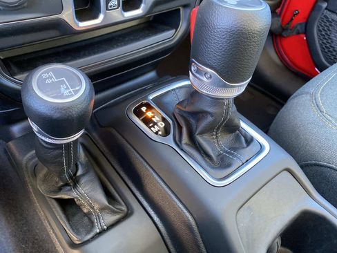 Certified 2025 Jeep Wrangler Sport S image 12