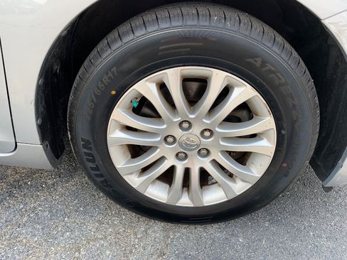 Used 2014 Toyota Sienna XLE FWD image 9