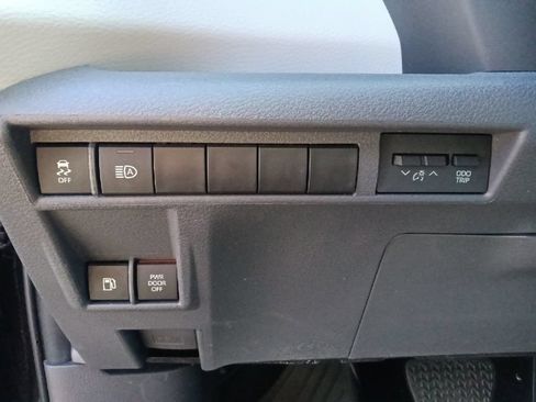 Used 2023 Toyota Sienna XSE FWD image 17